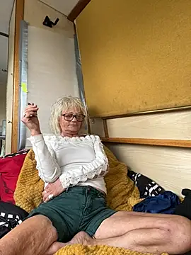 Snapshot of ladyboatlady chatting on 07.05.26 ladyboatlady online show from 07.05.26
