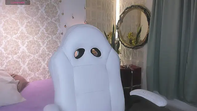 LilyThea online show from 12.18.25