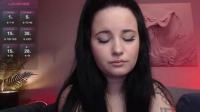 Snapshot of MikaSnake chatting on 09.11.25 MikaSnake online show from 09.11.25