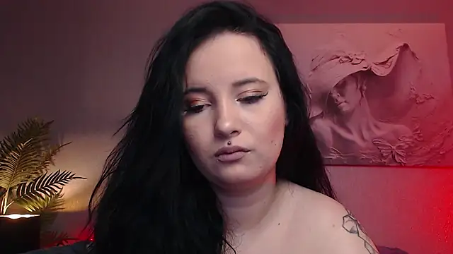 Snapshot of MikaSnake chatting on 09.20.25 MikaSnake online show from 09.20.25