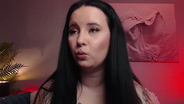 Snapshot of MikaSnake chatting on 09.21.25 MikaSnake online show from 09.21.25