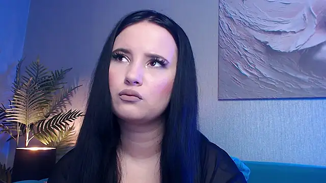 Snapshot of MikaSnake chatting on 09.29.25 MikaSnake online show from 09.29.25