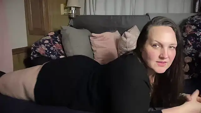 Snapshot of Just_Trudy chatting on 11.30.25 Just Trudy online show from 11.30.25