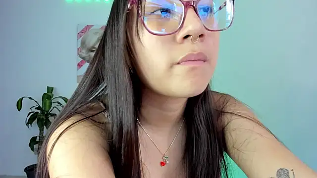 Snapshot of rouse_red chatting on 09.19.25 rouse red online show from 09.19.25
