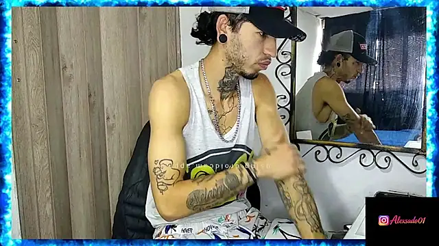 Snapshot of Tattoboy19cm chatting on 06.19.26 Tattoboy19cm online show from 06.19.26
