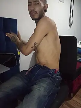 Snapshot of Tattoboy19cm chatting on 07.13.26 Tattoboy19cm online show from 07.13.26