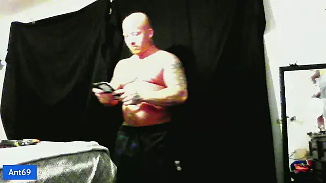 Snapshot of AntMeich6969 chatting on 09.28.25 AntMeich6969 online show from 09.28.25