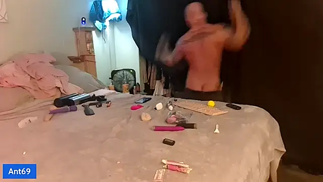 Snapshot of AntMeich6969 chatting on 10.18.25 AntMeich6969 online show from 10.18.25