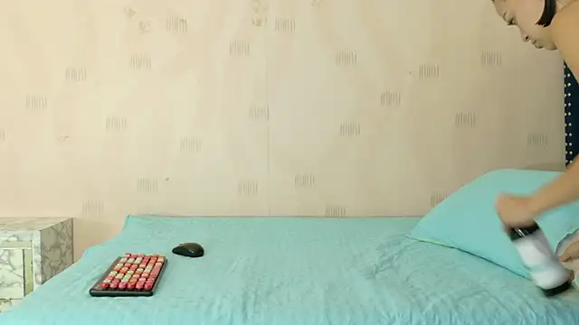 cutepetitee online show from 10.28.25