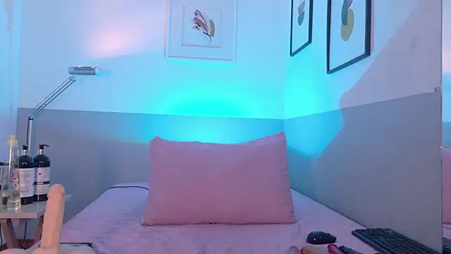 cutepetitee online show from 03.20.26