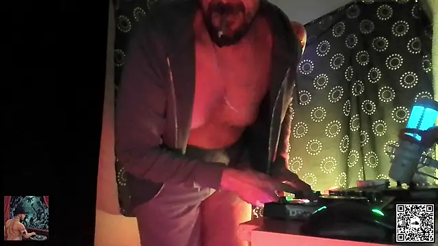 DjDiCKmannOnE online show from 10.18.25