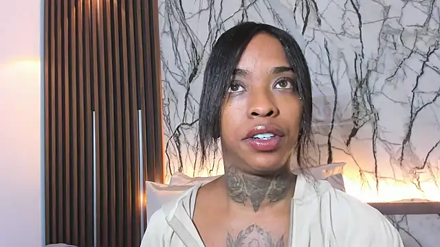 Snapshot of Pauline_Fox chatting on 02.25.26 Pauline Fox online show from 02.25.26