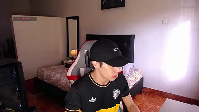 Snapshot of santiago_cutex chatting on 06.22.26 santiago cutex online show from 06.22.26