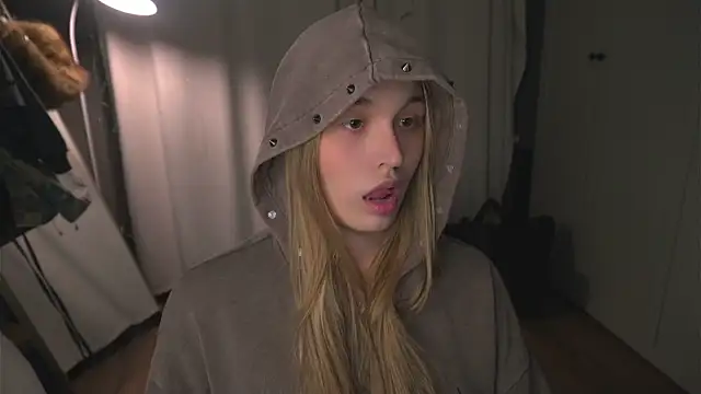 lisa schiele online show from 04.07.26