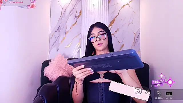 Snapshot of Mhiaa_Sweet chatting on 05.18.26 Mhiaa Sweet online show from 05.18.26