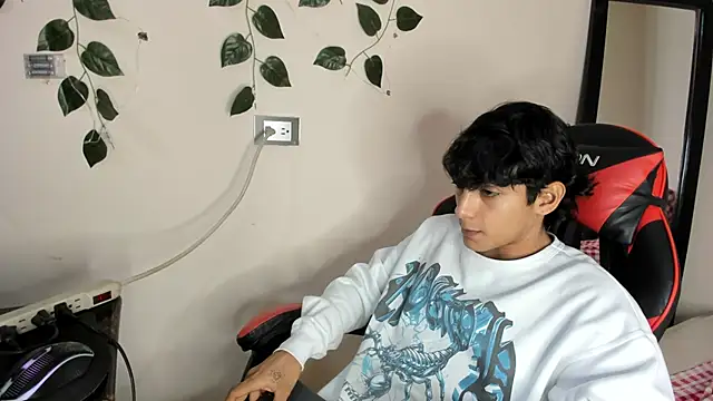 Snapshot of axel_rousse2 chatting on 11.17.25 axel rousse2 online show from 11.17.25