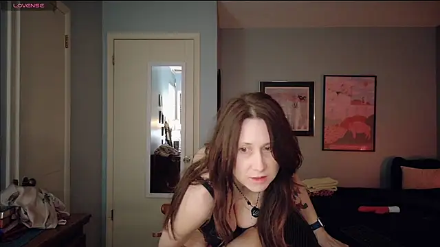 Snapshot of MommyGoddessL chatting on 11.29.25 MommyGoddessL online show from 11.29.25