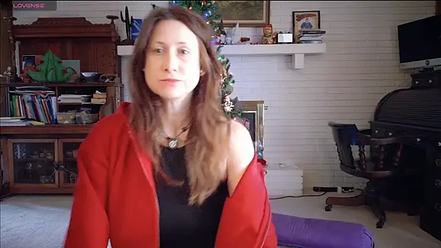 Snapshot of MommyGoddessL chatting on 12.16.25 MommyGoddessL online show from 12.16.25