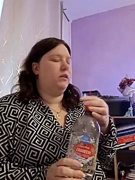 Feuchtekitty92xh online show from 10.14.25