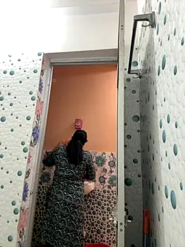 Snapshot of YOURMISTHI chatting on 11.13.25 YOURMISTHI online show from 11.13.25