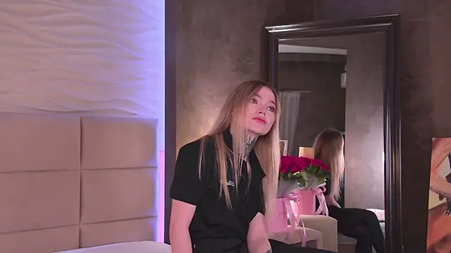 AriWild online show from 11.21.25