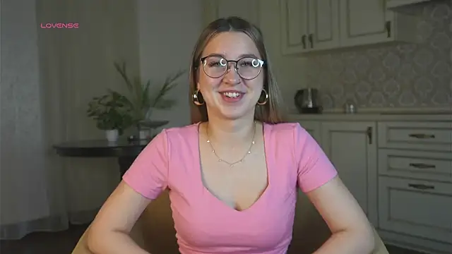 Snapshot of DarelleFaux chatting on 10.14.25 DarelleFaux online show from 10.14.25