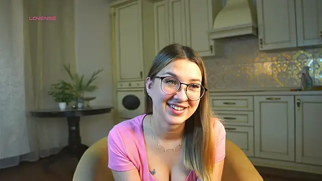 Snapshot of DarelleFaux chatting on 10.22.25 DarelleFaux online show from 10.22.25