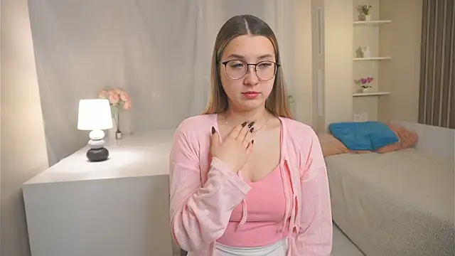 Snapshot of DarelleFaux chatting on 11.29.25 DarelleFaux online show from 11.29.25