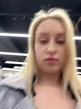 Snapshot of KassandraTress chatting on 04.27.26 KassandraTress online show from 04.27.26