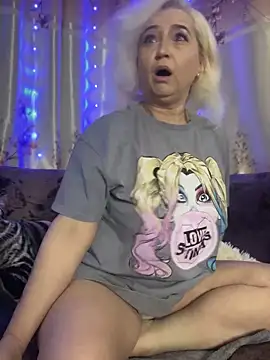 Snapshot of SquirtMilf00 chatting on 01.17.25 SquirtMilf00 online show from 01.17.25