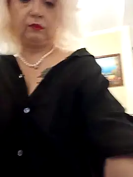 Snapshot of SquirtMilf00 chatting on 03.03.25 SquirtMilf00 online show from 03.03.25