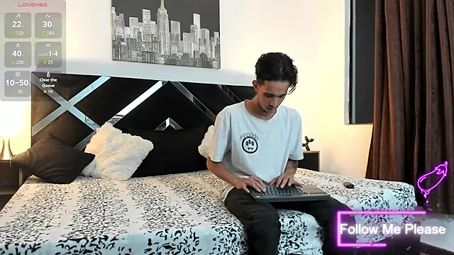 Snapshot of nextboywell1 chatting on 05.12.26 nextboywell1 online show from 05.12.26