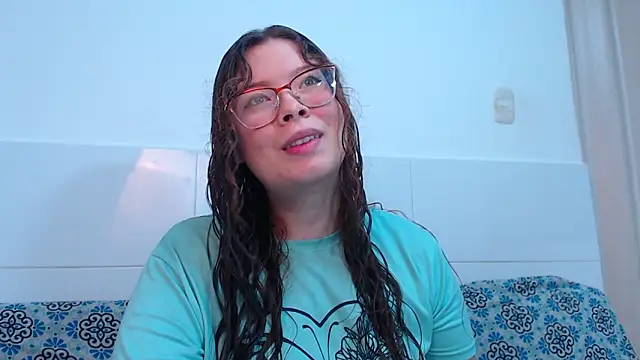 Snapshot of zoewhite2 chatting on 11.29.25 zoewhite2 online show from 11.29.25