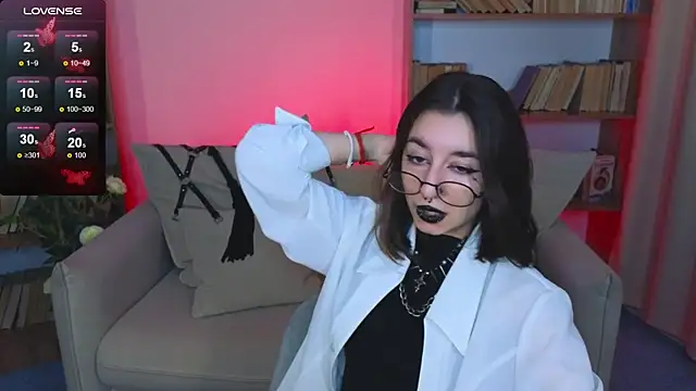 Snapshot of Mistress__Marcelline chatting on 09.10.25 Mistress Marcelline online show from 09.10.25