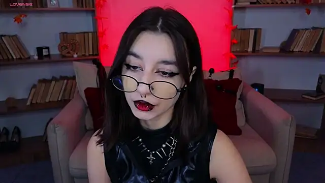 Snapshot of Mistress__Marcelline chatting on 09.24.25 Mistress Marcelline online show from 09.24.25