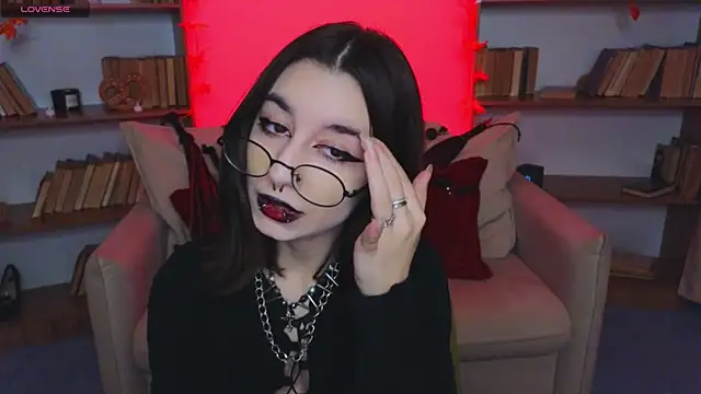 Snapshot of Mistress__Marcelline chatting on 09.25.25 Mistress Marcelline online show from 09.25.25