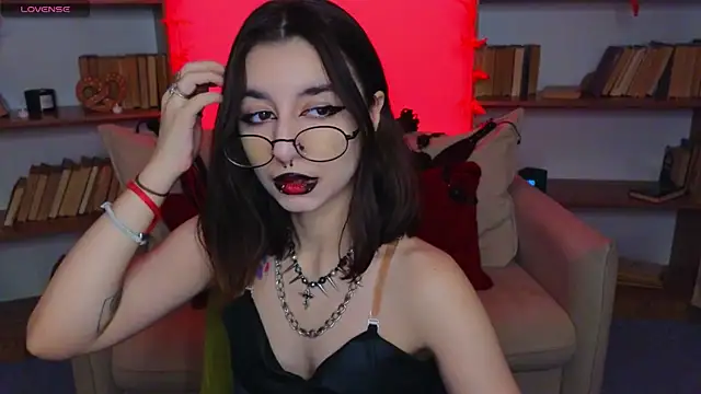Snapshot of Mistress__Marcelline chatting on 09.26.25 Mistress Marcelline online show from 09.26.25