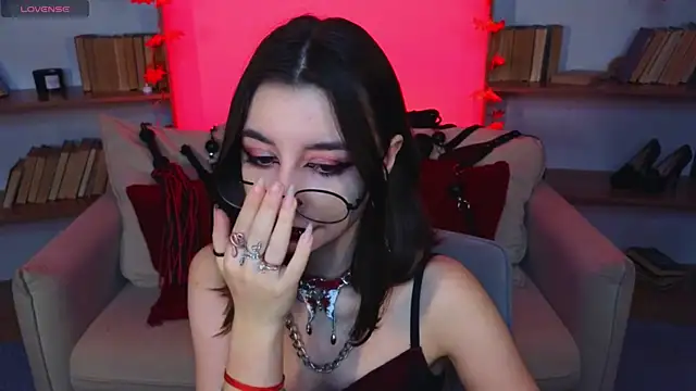 Snapshot of Mistress__Marcelline chatting on 10.08.25 Mistress Marcelline online show from 10.08.25