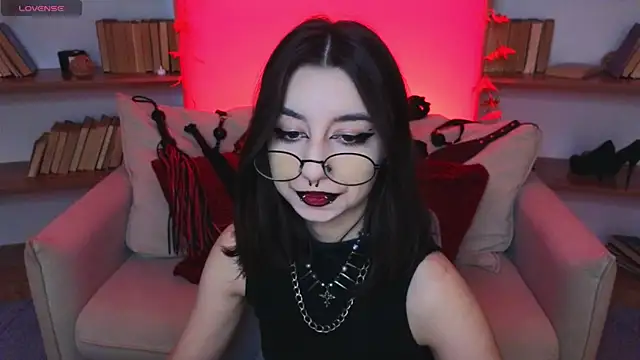 Snapshot of Mistress__Marcelline chatting on 10.11.25 Mistress Marcelline online show from 10.11.25