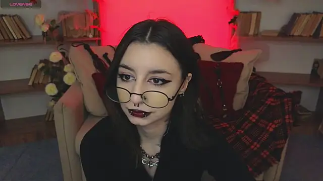 Snapshot of Mistress__Marcelline chatting on 10.18.25 Mistress Marcelline online show from 10.18.25
