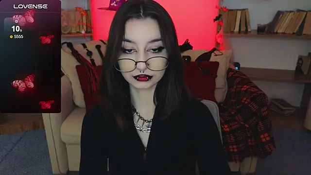 Snapshot of Mistress__Marcelline chatting on 10.20.25 Mistress Marcelline online show from 10.20.25