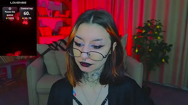 Snapshot of Mistress__Marcelline chatting on 04.19.26 Mistress Marcelline online show from 04.19.26