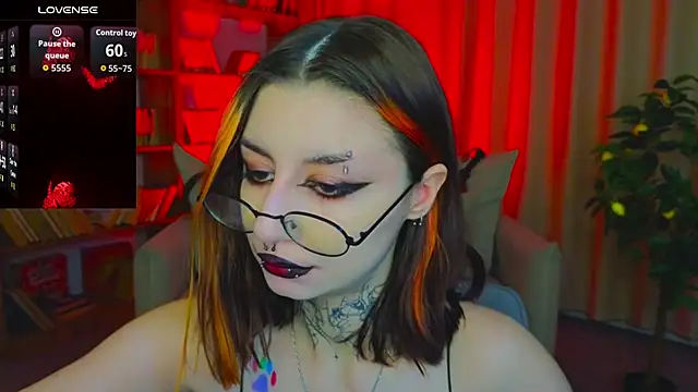 Snapshot of Mistress__Marcelline chatting on 04.20.26 Mistress Marcelline online show from 04.20.26