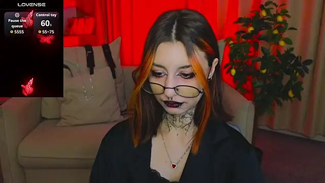 Snapshot of Mistress__Marcelline chatting on 04.21.26 Mistress Marcelline online show from 04.21.26