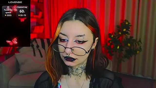 Snapshot of Mistress__Marcelline chatting on 04.22.26 Mistress Marcelline online show from 04.22.26