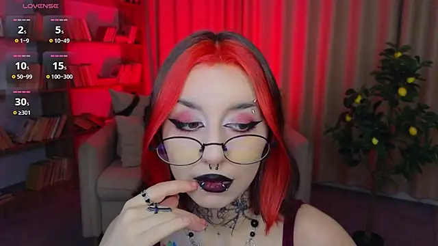 Snapshot of Mistress__Marcelline chatting on 05.07.26 Mistress Marcelline online show from 05.07.26