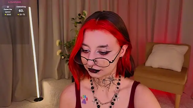Snapshot of Mistress__Marcelline chatting on 05.08.26 Mistress Marcelline online show from 05.08.26