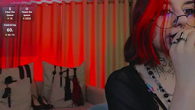 Snapshot of Mistress__Marcelline chatting on 05.09.26 Mistress Marcelline online show from 05.09.26