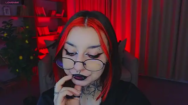 Snapshot of Mistress__Marcelline chatting on 05.19.26 Mistress Marcelline online show from 05.19.26