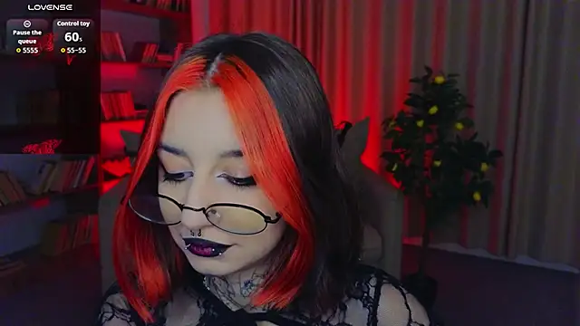Snapshot of Mistress__Marcelline chatting on 05.25.26 Mistress Marcelline online show from 05.25.26